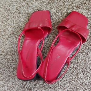 NWOT unisa block-heel red sandals.